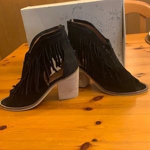 Musse & Cloud Black Fringe Suede Bootie Size 10